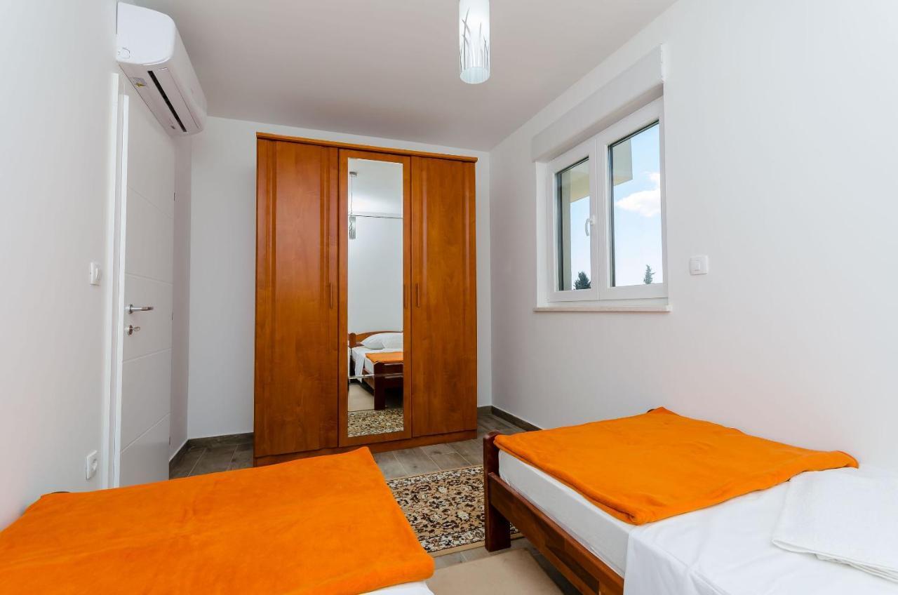 Apartment Rozalia Трогир Экстерьер фото